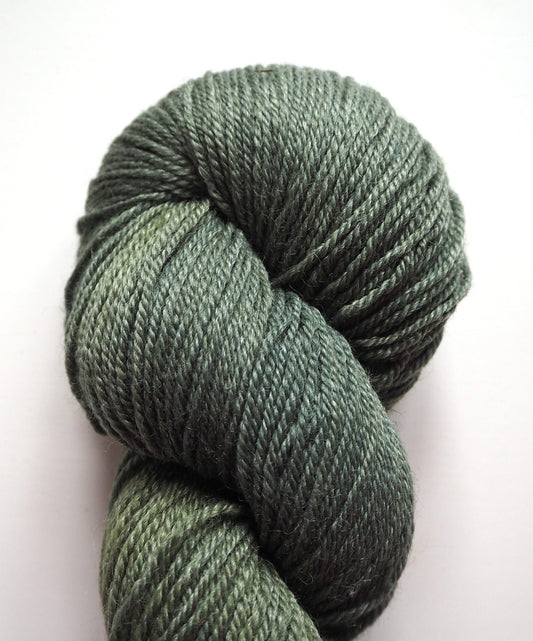 Hey Mama Wolf Sockyarn Hollyhock Green